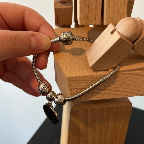 Harry Potter Jewelry ✨ Silver Bracelet with 3 charms - Hogwarts and Spells - Picture 3 of 3